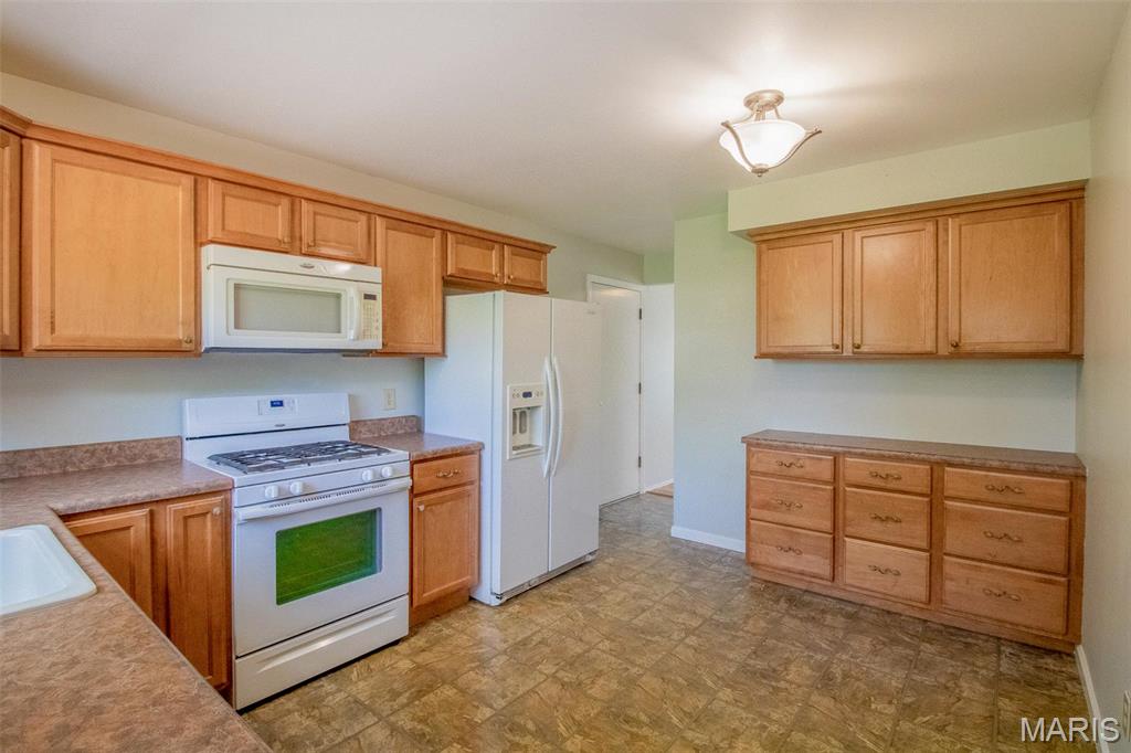 345 Novara Drive Ballwin, MO 63021 - Photo 4 of 43