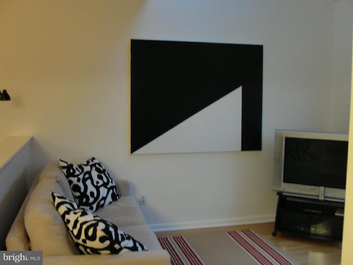 58 Wellfleet Lane Chesterbrook, PA 19087 - Photo 3 of 25 Living Room