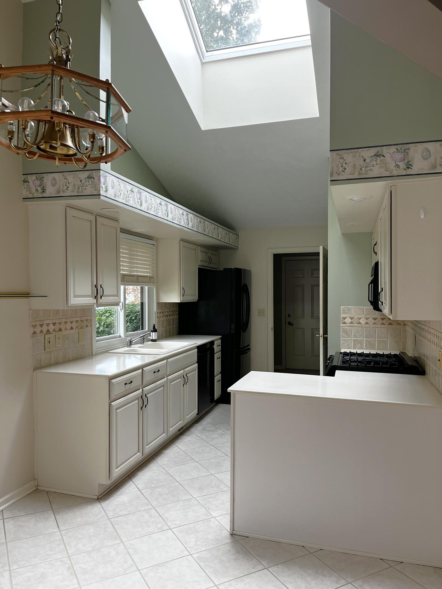 1821 Spring Meadow Court Southeast, Unit 29 Caledonia, MI 49316 - Photo 6 of 15 Kitchen