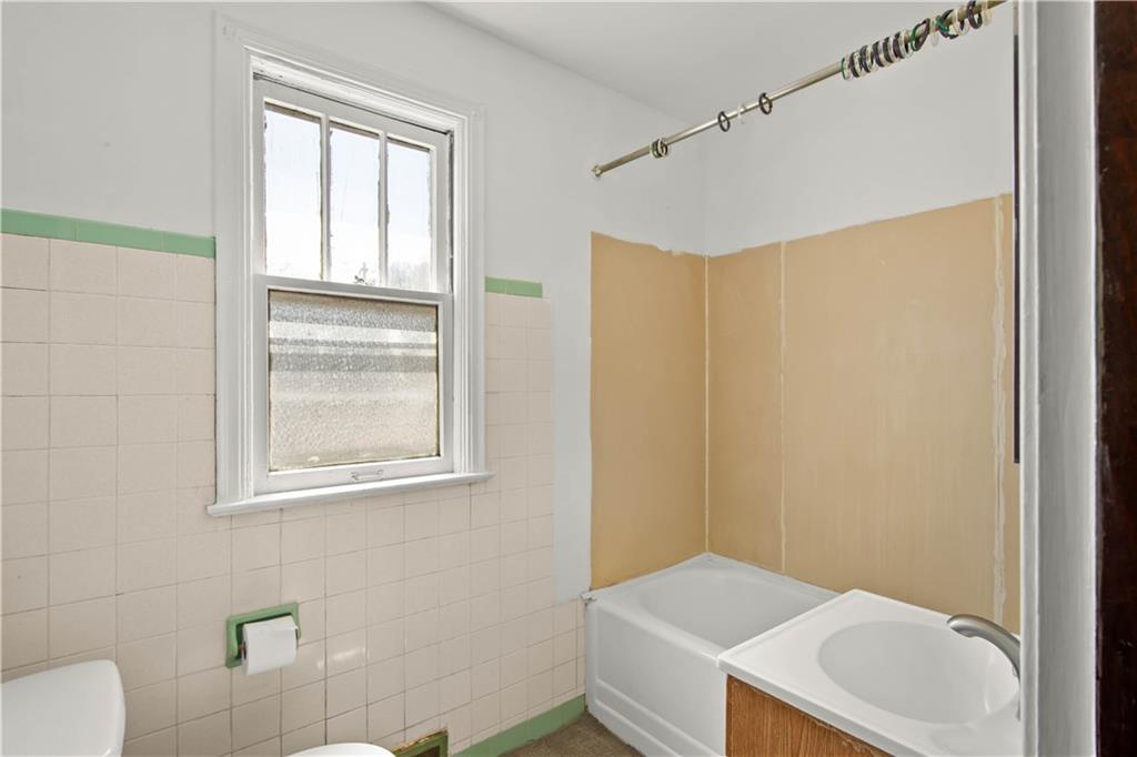 333 Greenlee Road Pittsburgh, PA 15227 - Photo 17 of 31