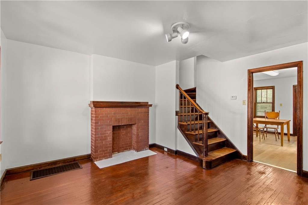 333 Greenlee Road Pittsburgh, PA 15227 - Photo 5 of 31