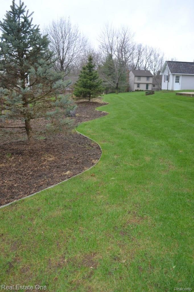 2639 Quail Run Street Rochester, MI 48306 - Photo 26 of 26 DSC_2233.jpg