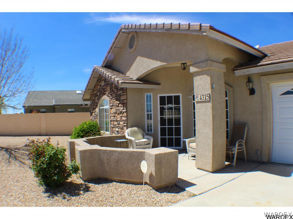 4325 North Cane Ranch Road Kingman, AZ 86401 - Photo 4 of 34 Quaint courtyard