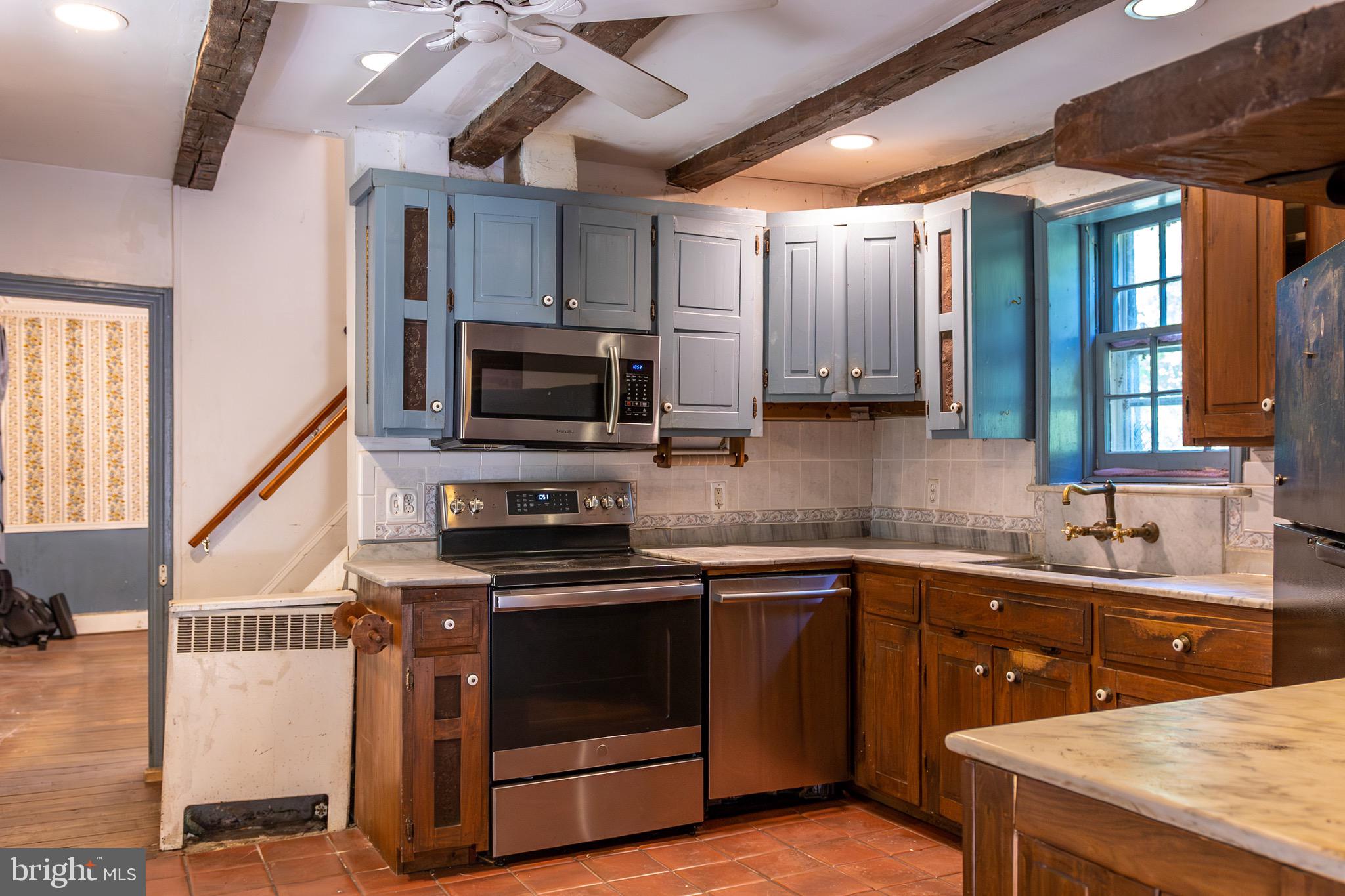 100 Longview Drive Alexandria, VA 22314 - Photo 15 of 53 Kitchen