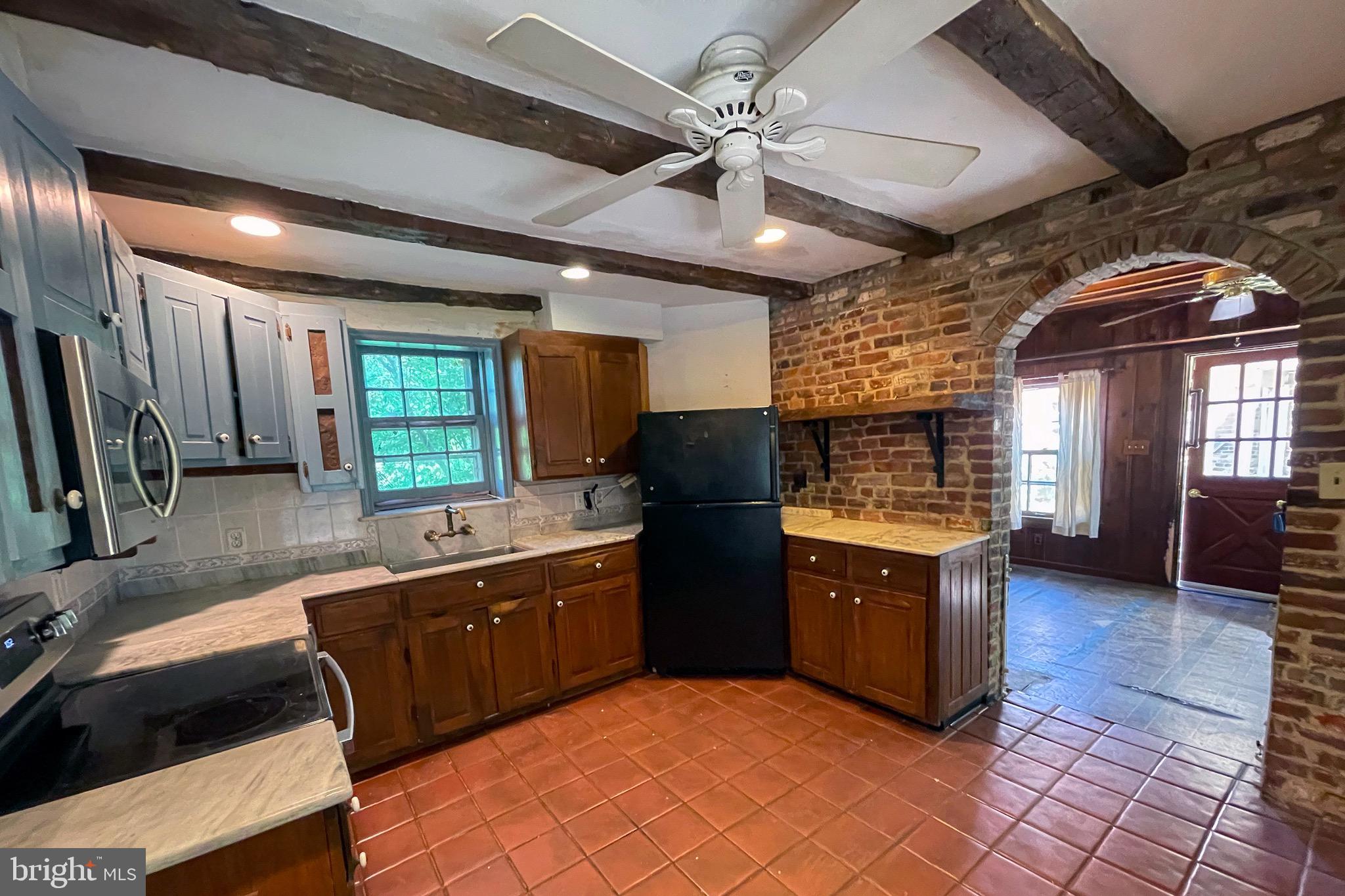 100 Longview Drive Alexandria, VA 22314 - Photo 16 of 53 Kitchen