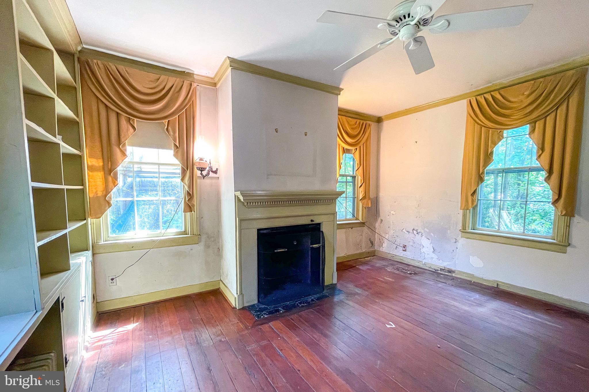 100 Longview Drive Alexandria, VA 22314 - Photo 22 of 53 Library