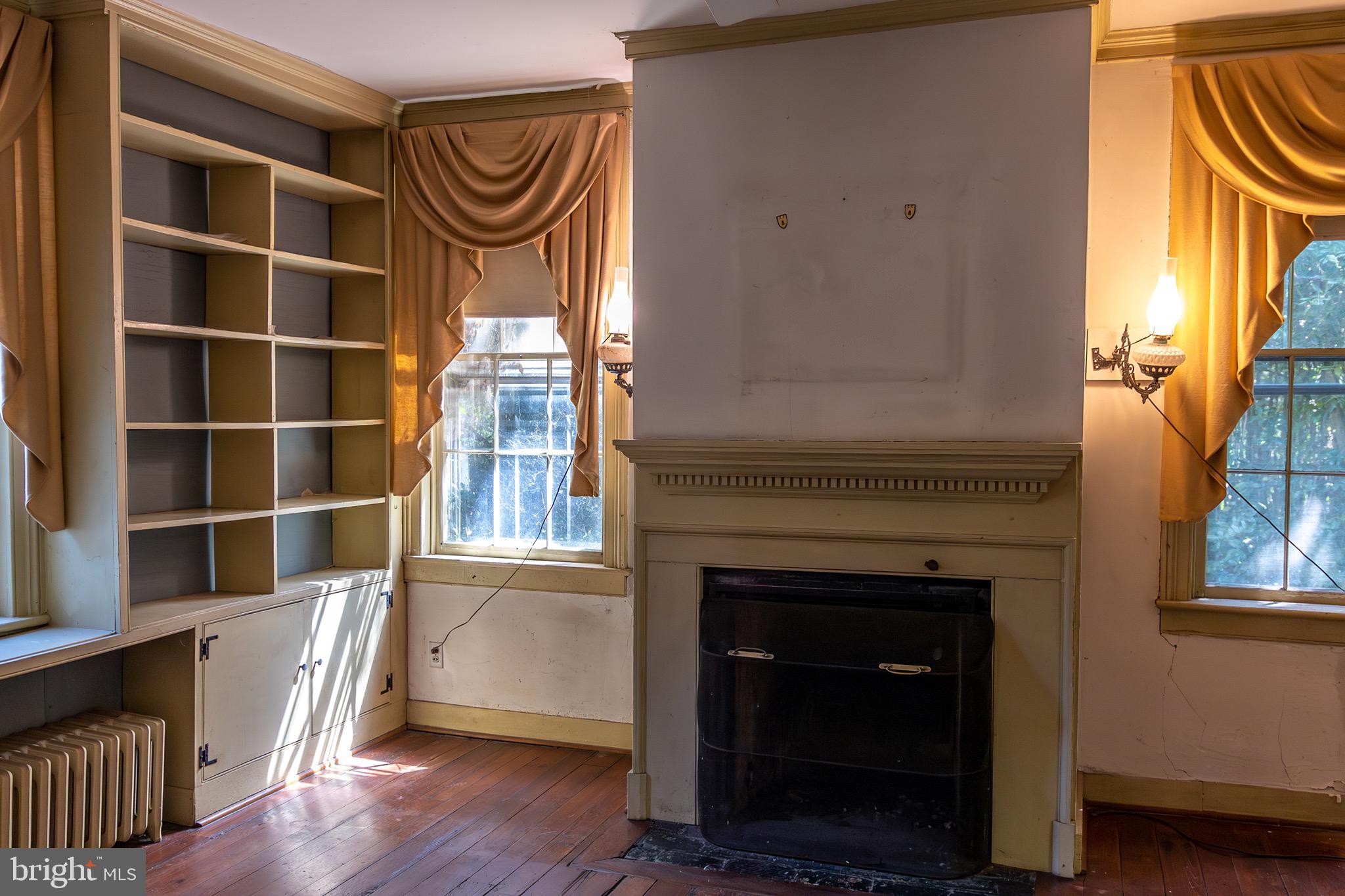 100 Longview Drive Alexandria, VA 22314 - Photo 23 of 53 Library