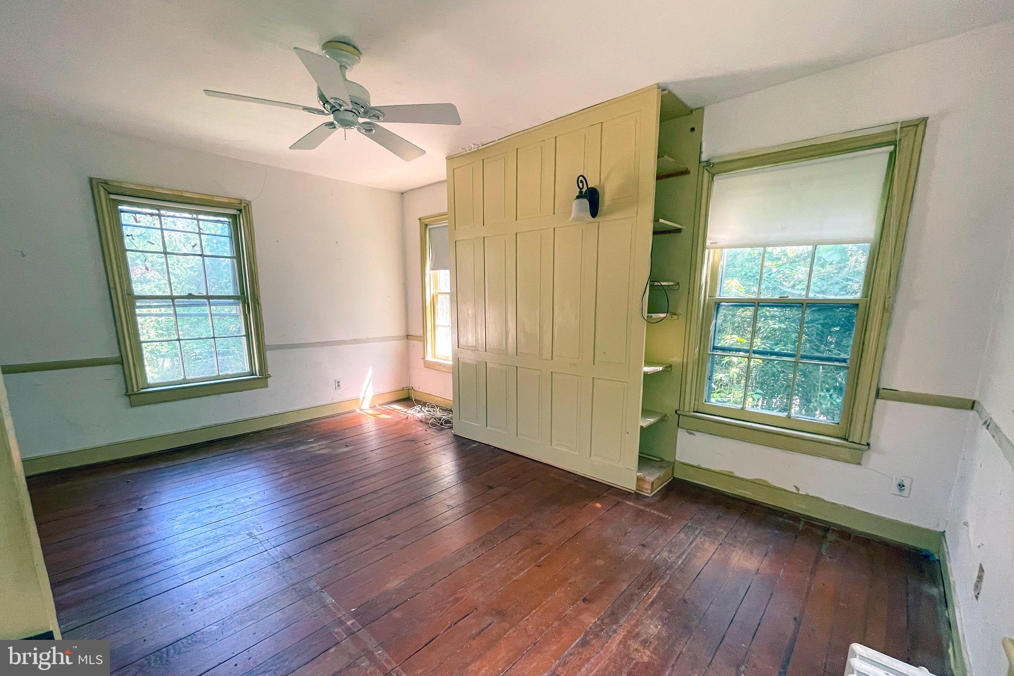 100 Longview Drive Alexandria, VA 22314 - Photo 27 of 53 1st Bedroom