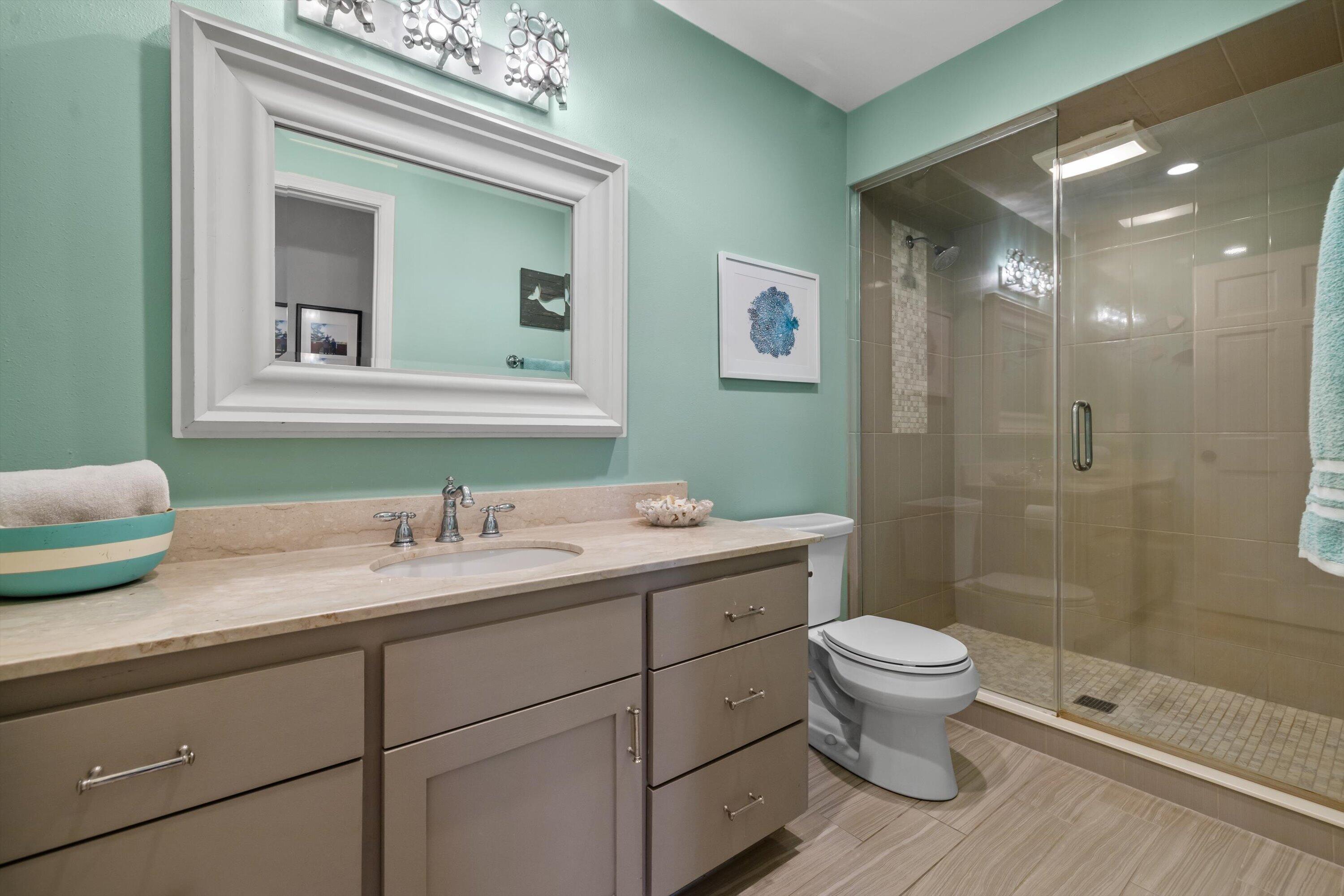 6501 Jessica Turn Caledonia, WI 53402 - Photo 40 of 66 Upper Full Bathroom