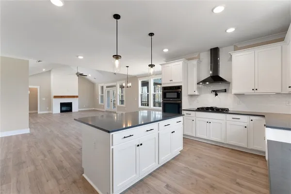 $794,900 | 2610 Dog Leg Lane, Seneca, SC 29678