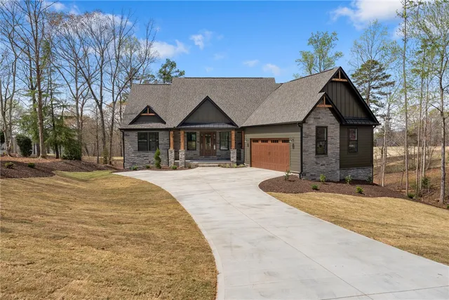 $797,900 | 2610 Dog Leg Lane, Seneca, SC 29678