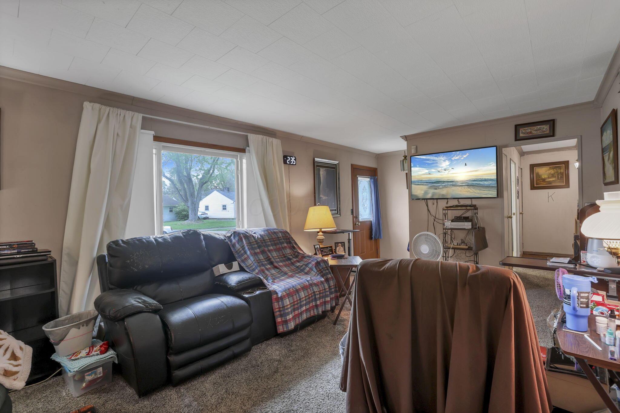 916 South Hampton Road Columbus, OH 43227 - Photo 2 of 29 6-web-or-mls-0D3A7924
