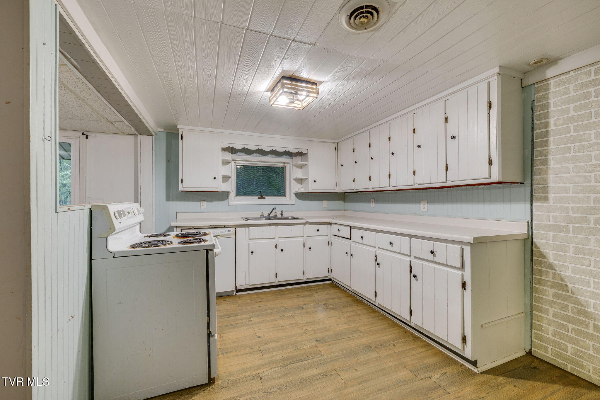 212 Weaver Hill Road Johnson City, TN 37601 - Photo 17 of 26 007