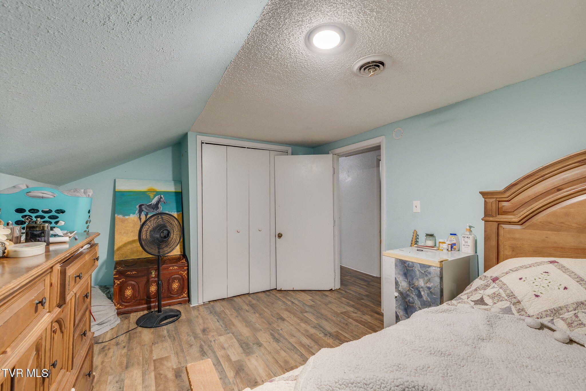 212 Weaver Hill Road Johnson City, TN 37601 - Photo 2 of 26 027