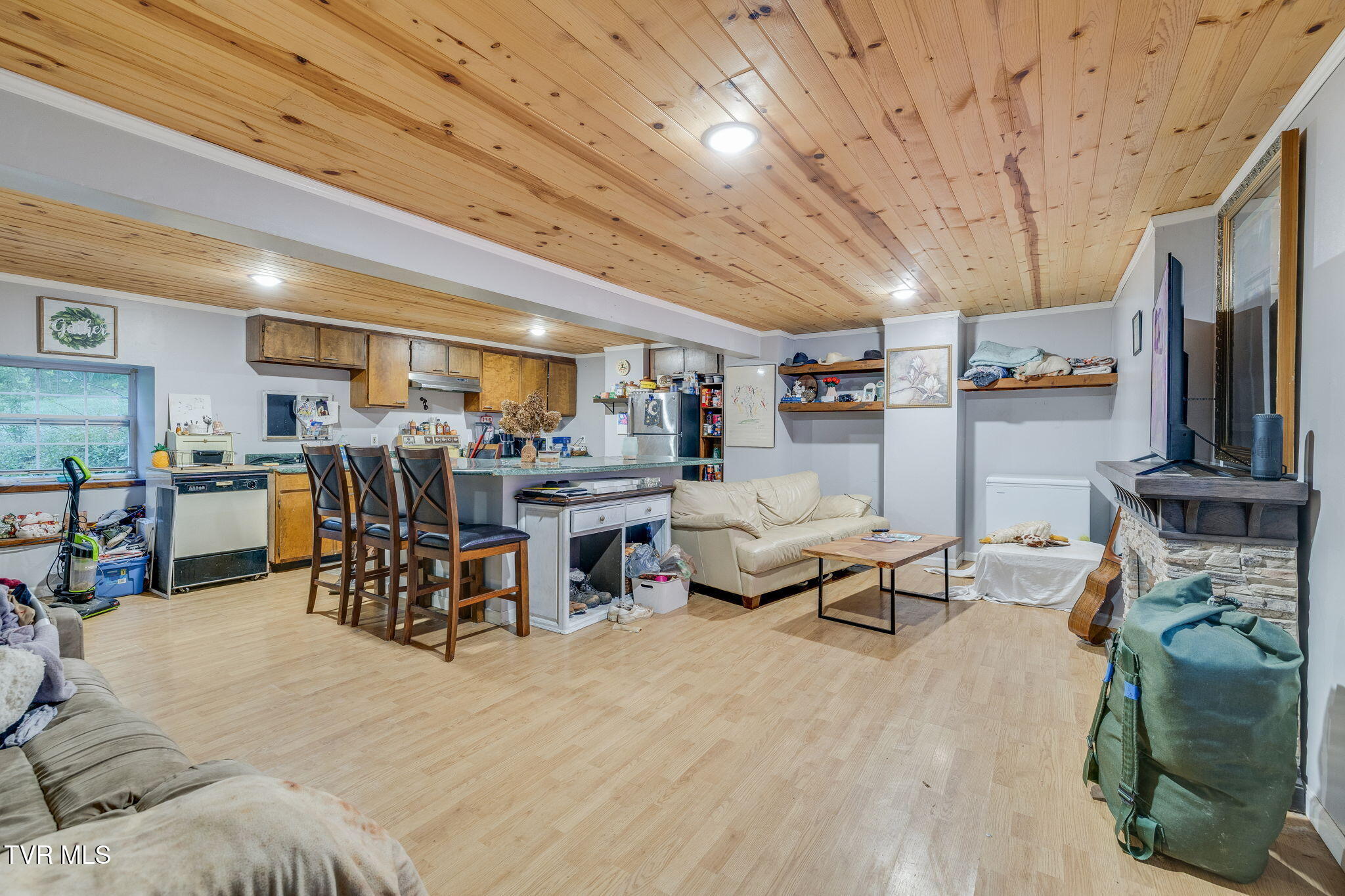 212 Weaver Hill Road Johnson City, TN 37601 - Photo 3 of 26 016