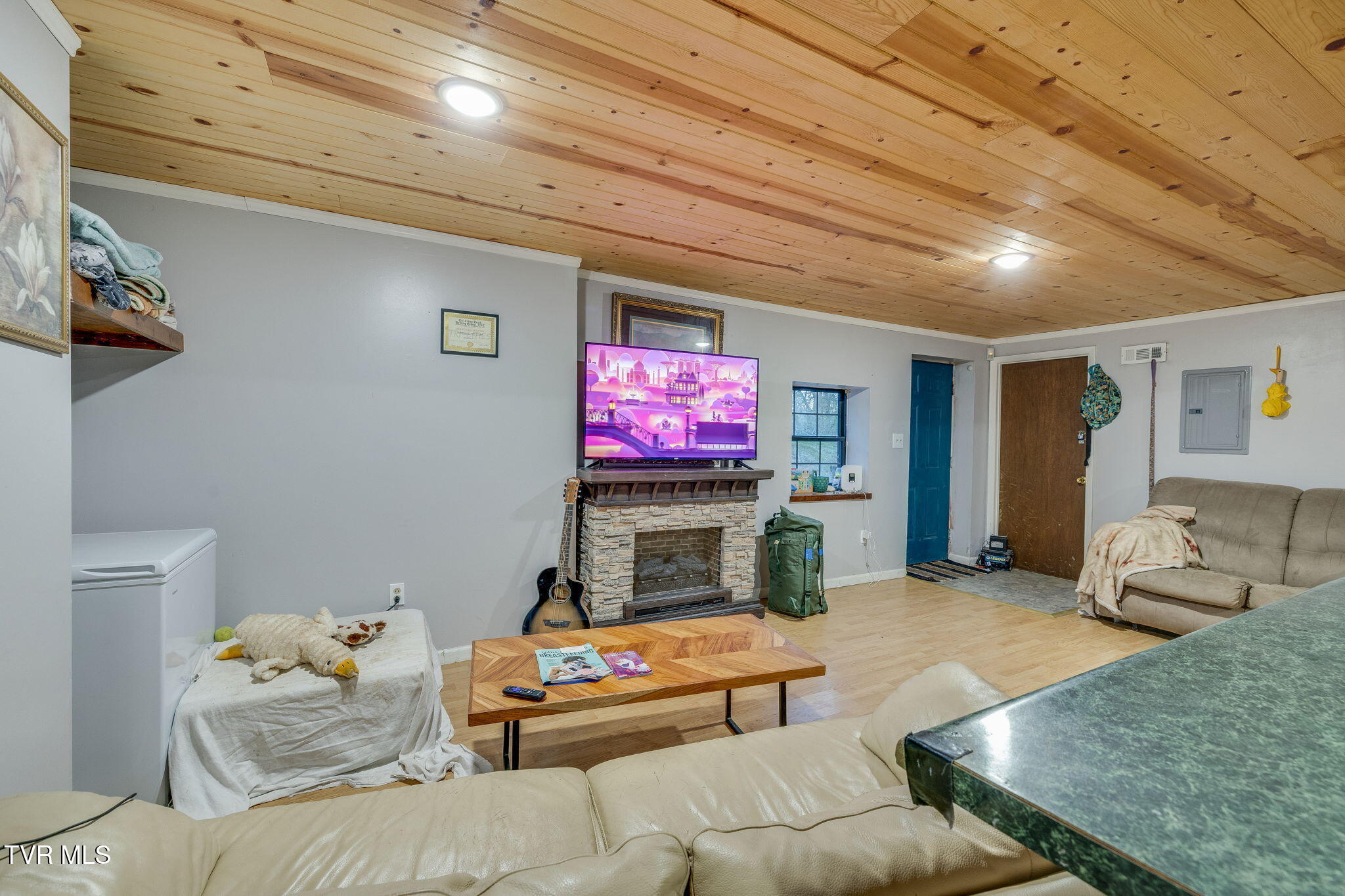 212 Weaver Hill Road Johnson City, TN 37601 - Photo 4 of 26 017