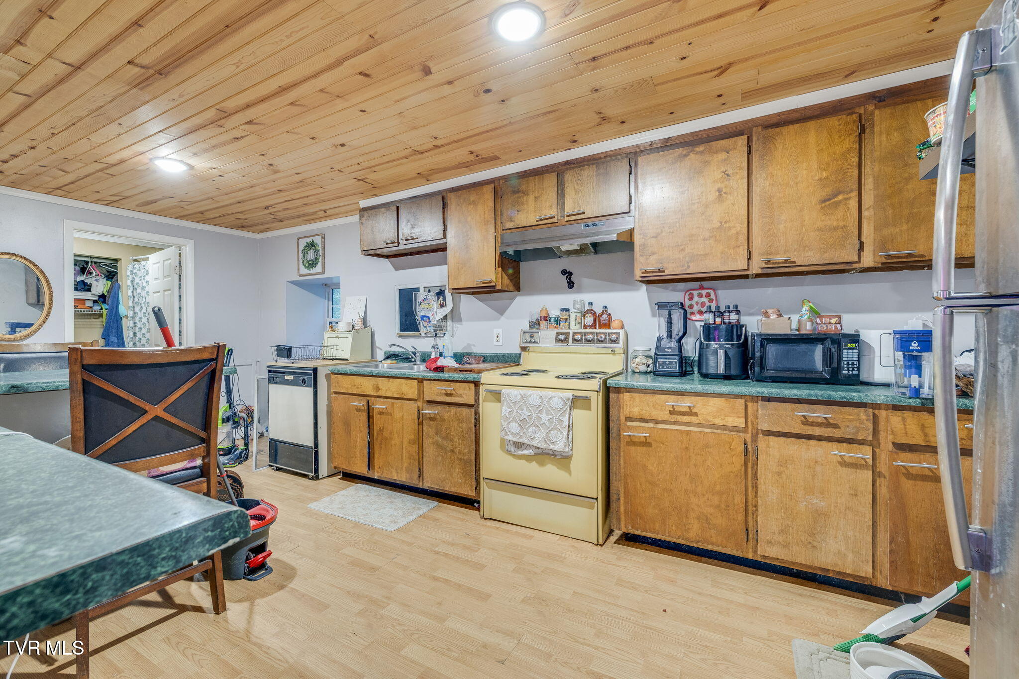 212 Weaver Hill Road Johnson City, TN 37601 - Photo 5 of 26 018