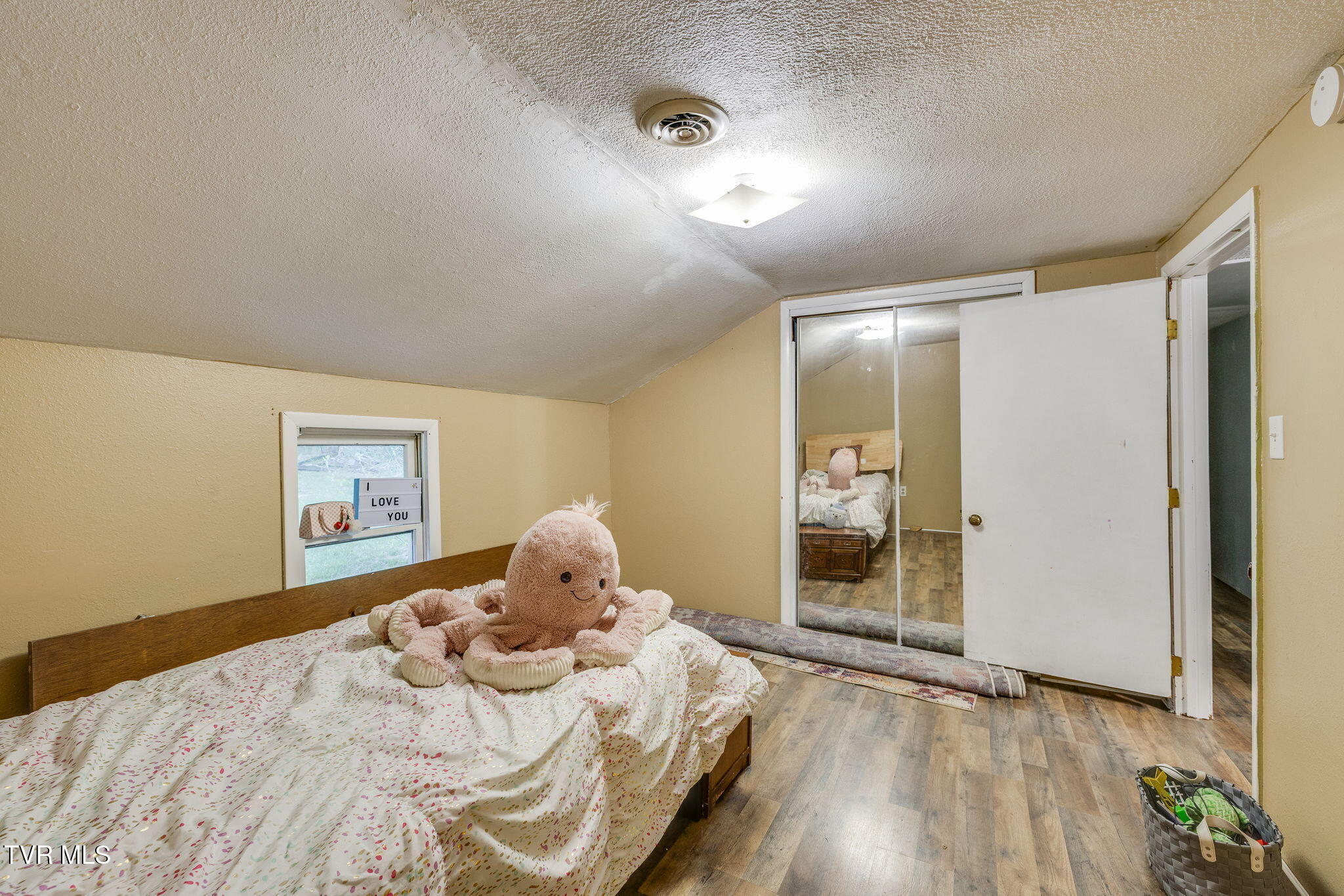 212 Weaver Hill Road Johnson City, TN 37601 - Photo 10 of 26 023