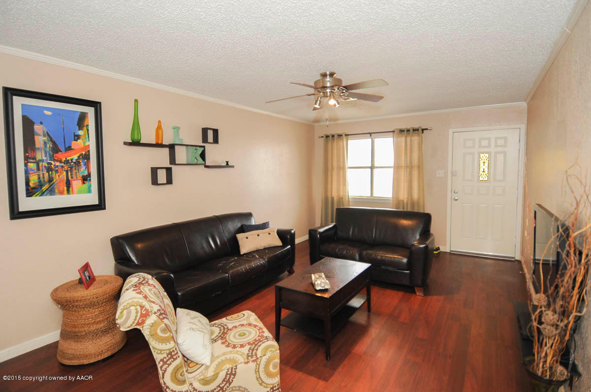 4636 Crockett Street Amarillo, TX 79110 - Photo 4 of 16 LIVING VIEW 2