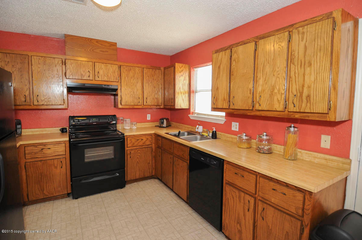 4636 Crockett Street Amarillo, TX 79110 - Photo 5 of 16 KITCHEN VIEW 1