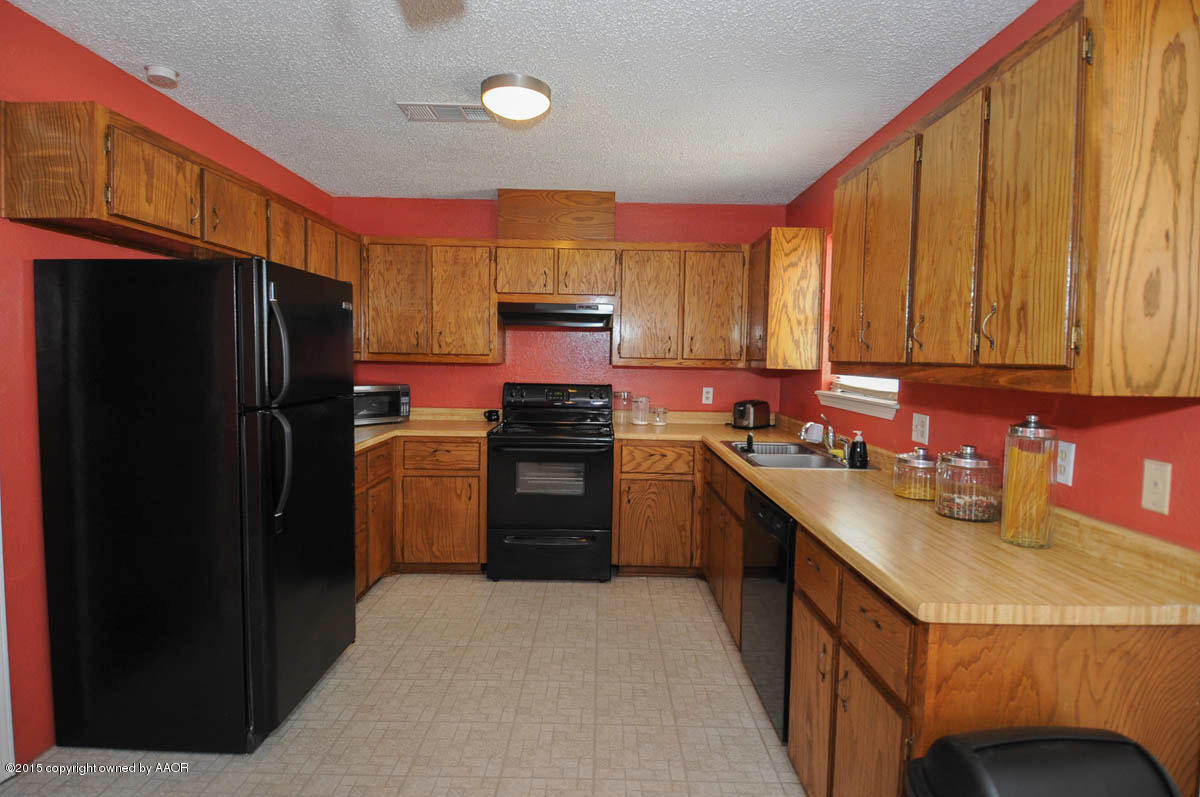 4636 Crockett Street Amarillo, TX 79110 - Photo 6 of 16 KITCHEN VIEW 2
