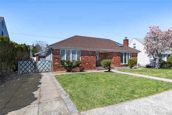 $1,249,000 | 109 Evans Street, New Hyde Park, NY 11040