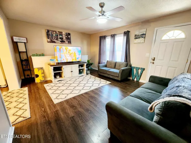 $280,000 | 2904 Boyds Creek Highway, Unit 4, Sevierville, TN 37876