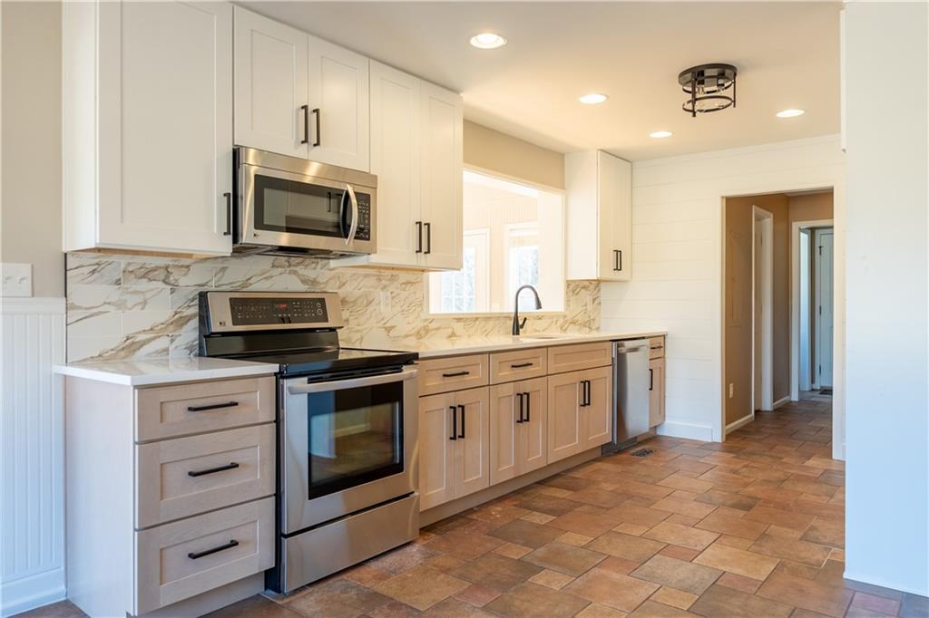 328 Phillips Lee Road Hiram, GA 30141 - Photo 6 of 37