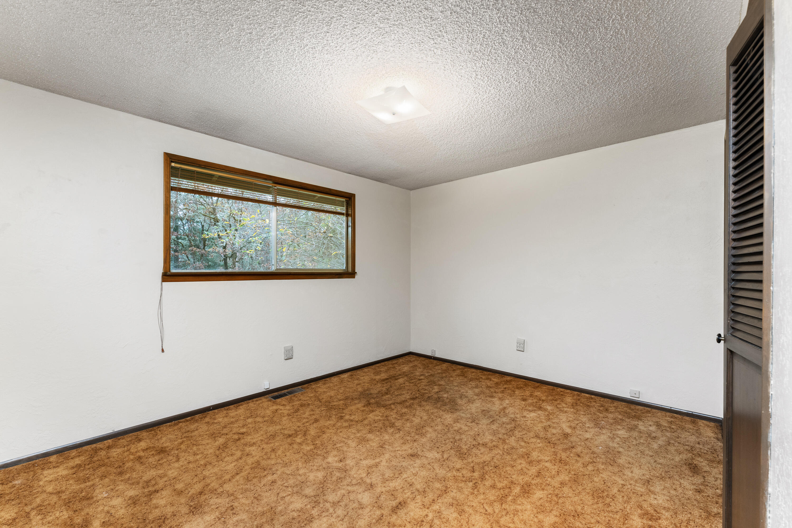 1357 Summit Loop Grants Pass, OR 97527 - Photo 13 of 24 INT (14 of 14)