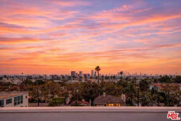 $6,950 | 353 South Reeves Drive, Unit 200, Beverly Hills, CA 90212