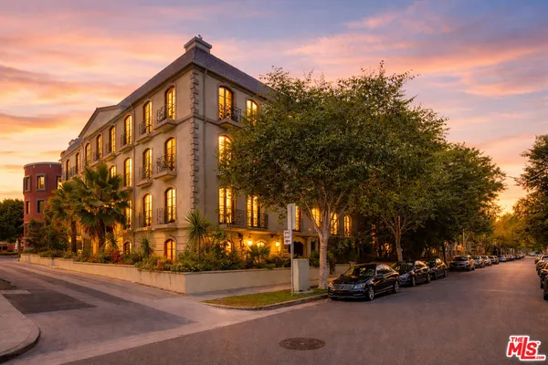 $6,950 | 353 South Reeves Drive, Unit 200, Beverly Hills, CA 90212
