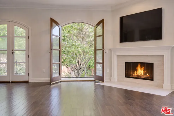 $6,950 | 353 South Reeves Drive, Unit 200, Beverly Hills, CA 90212