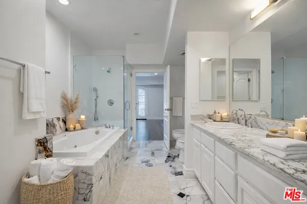 $6,950 | 353 South Reeves Drive, Unit 200, Beverly Hills, CA 90212