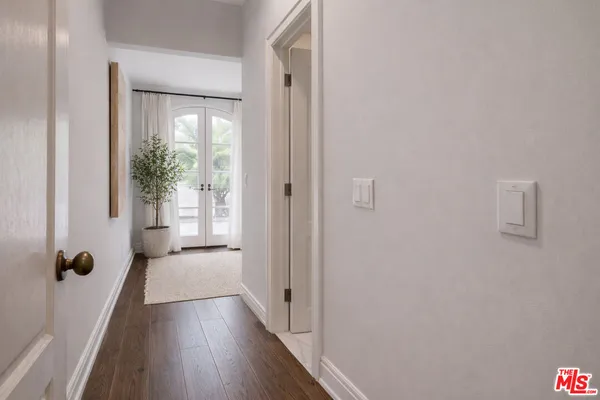 $6,950 | 353 South Reeves Drive, Unit 200, Beverly Hills, CA 90212