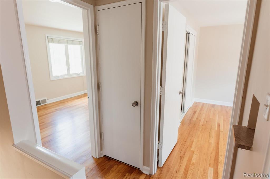 1526 West Webster Road Royal Oak, MI 48073 - Photo 23 of 38
