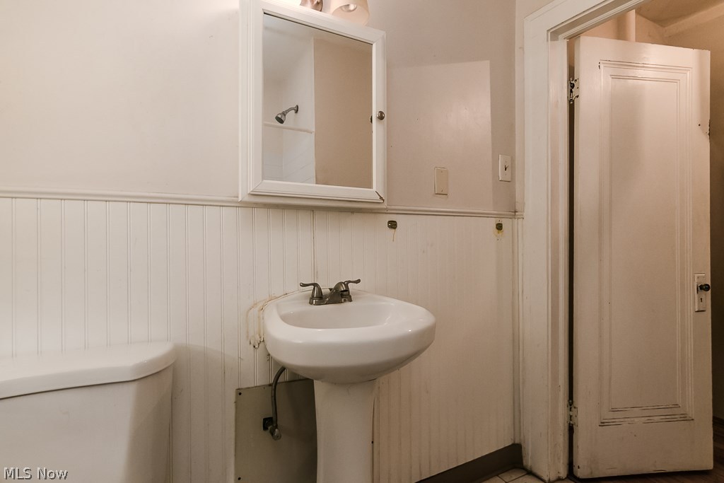 4001 Delmore Road Cleveland Heights, OH 44121 - Photo 17 of 35