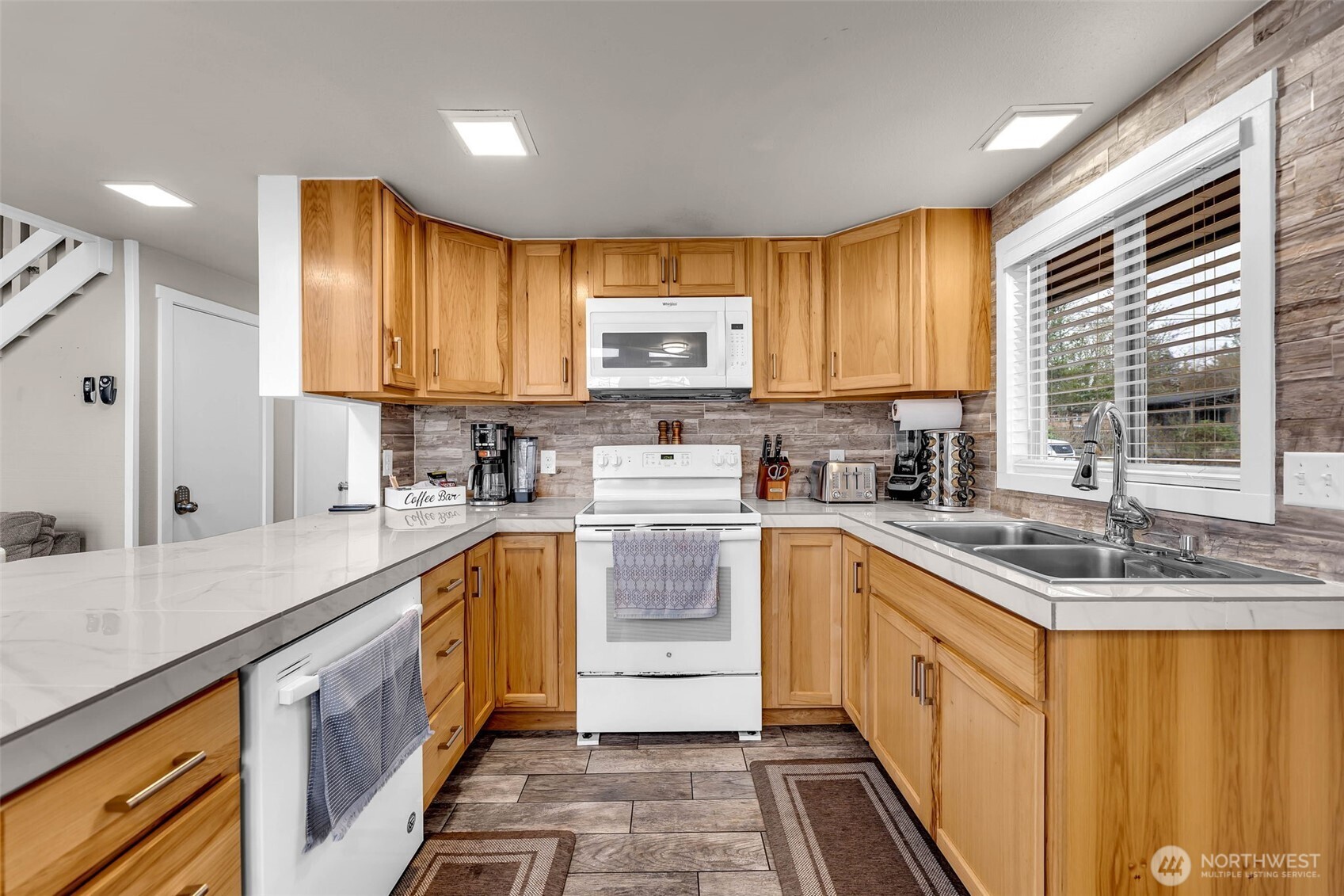 404 Streeter Road Silverlake, WA 98645 - Photo 6 of 40 Gallery Image 6