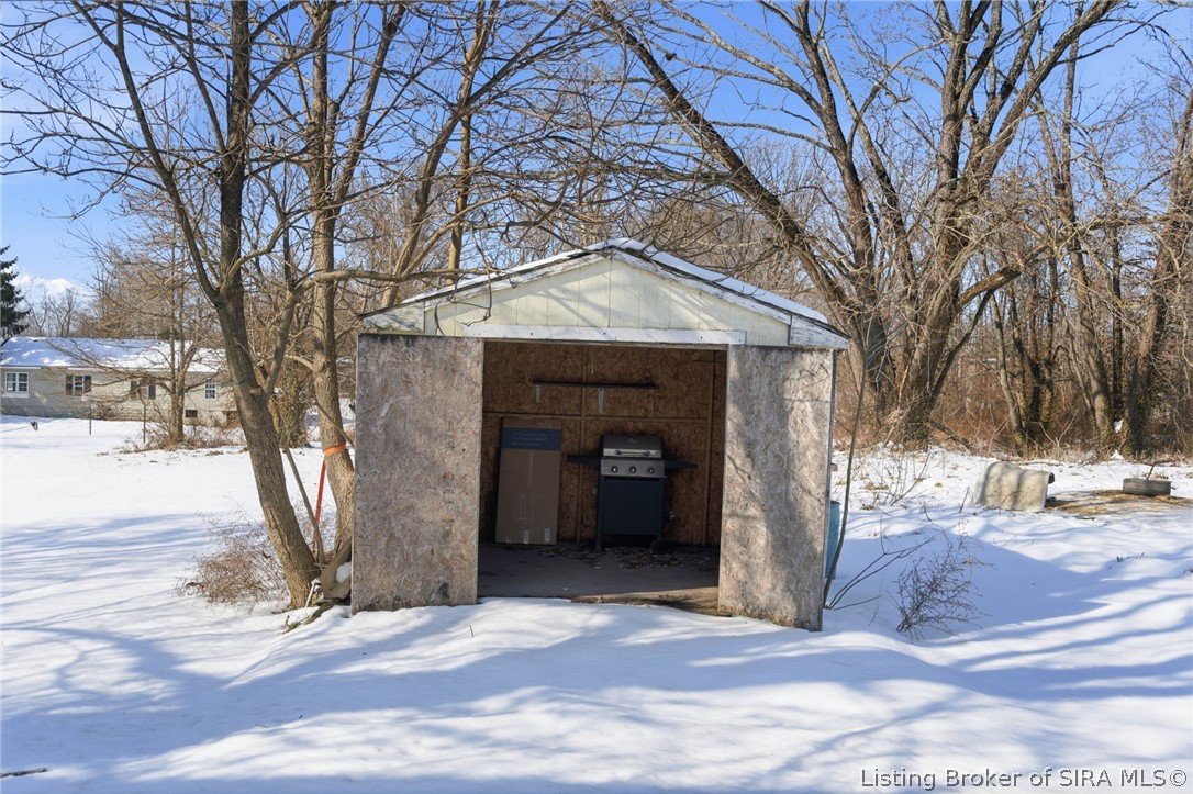 220 Mann Avenue Austin, IN 47102 - Photo 15 of 32