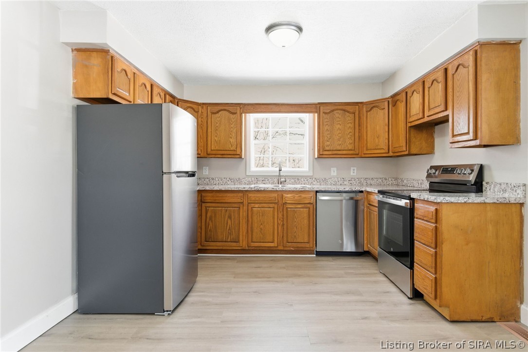 220 Mann Avenue Austin, IN 47102 - Photo 4 of 32