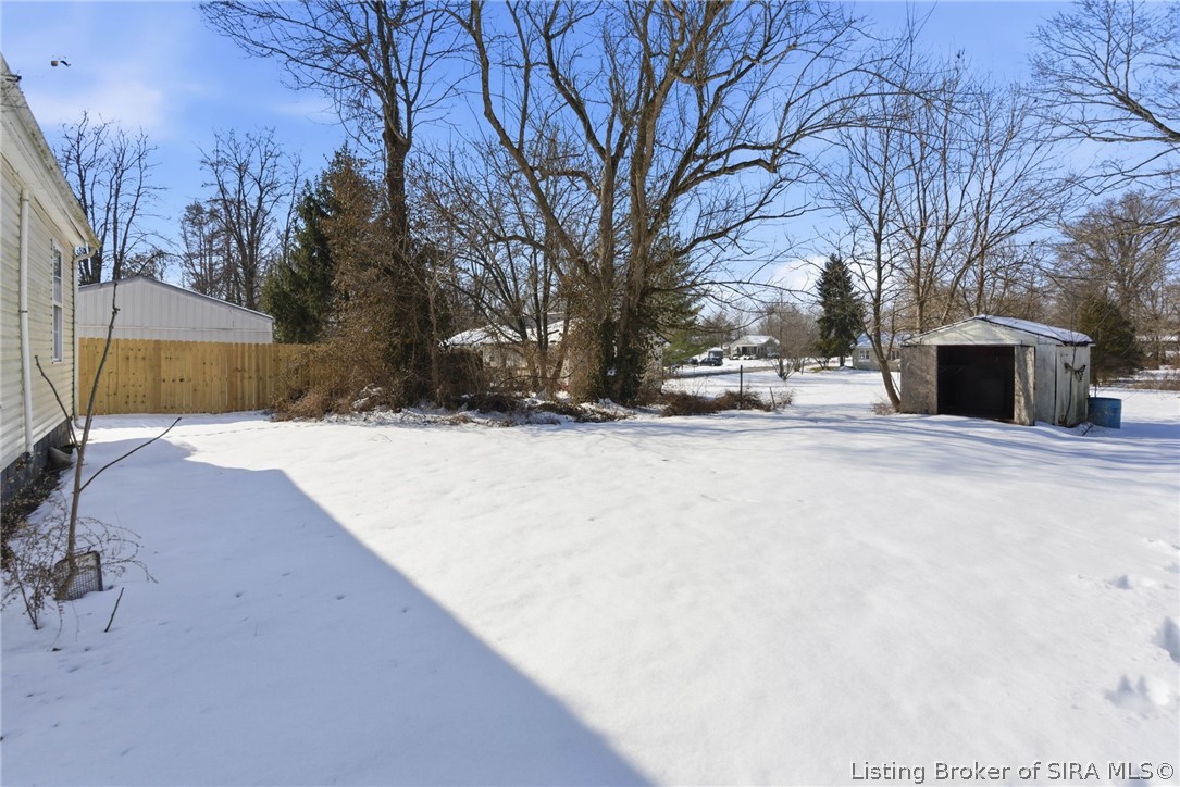 220 Mann Avenue Austin, IN 47102 - Photo 7 of 32