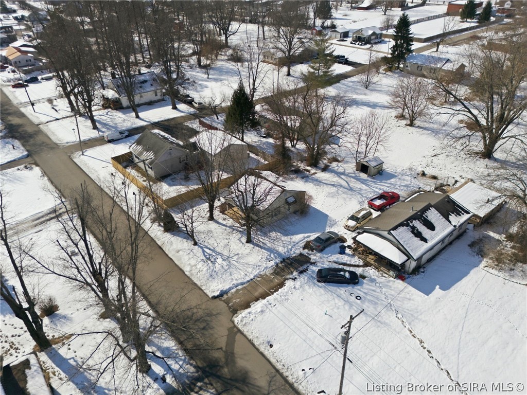 220 Mann Avenue Austin, IN 47102 - Photo 8 of 32