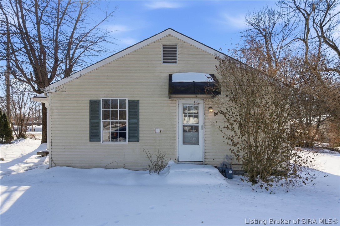 220 Mann Avenue Austin, IN 47102 - Photo 9 of 32