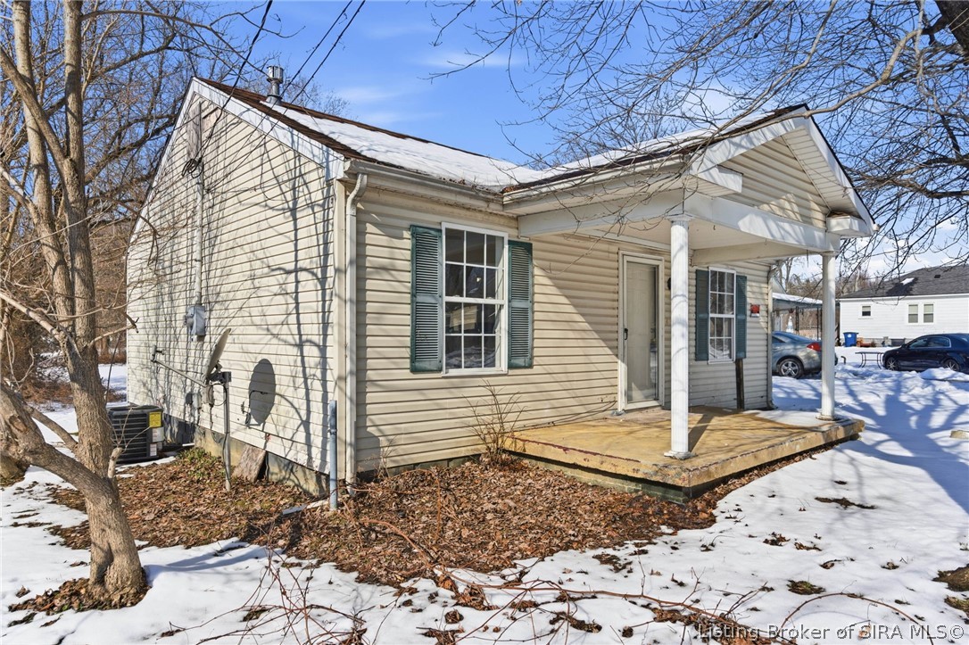 220 Mann Avenue Austin, IN 47102 - Photo 10 of 32