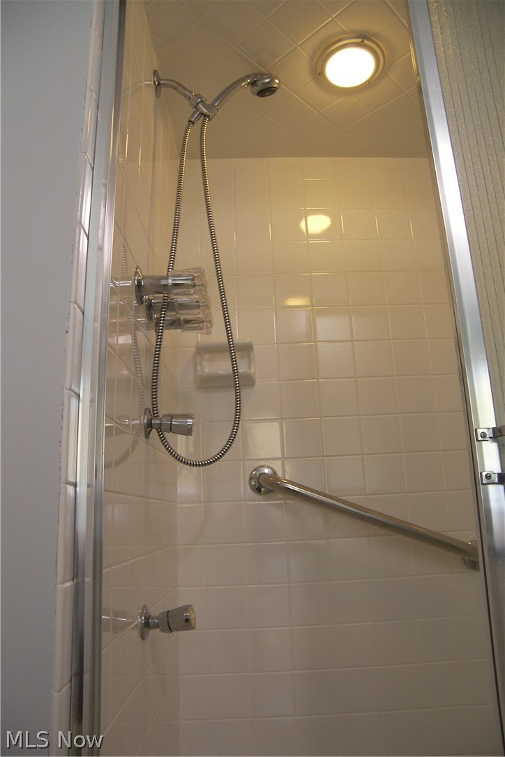 986 Brainard Road Cleveland, OH 44143 - Photo 14 of 33 Gallery Image 14