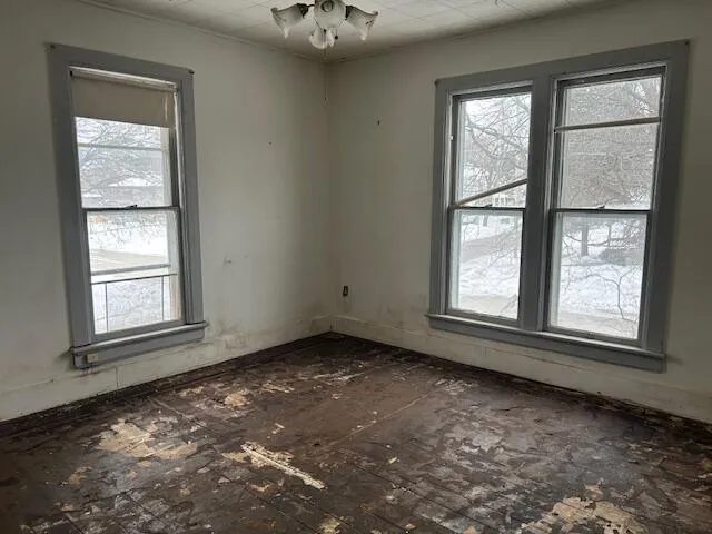 $174,900 | 300 West Chestnut Street, Burlington, WI 53105