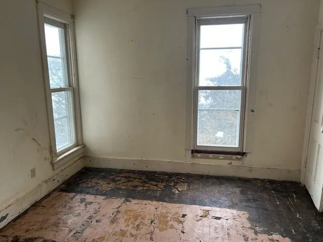 $174,900 | 300 West Chestnut Street, Burlington, WI 53105