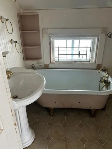 $174,900 | 300 West Chestnut Street, Burlington, WI 53105