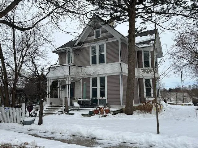 $174,900 | 300 West Chestnut Street, Burlington, WI 53105