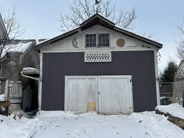 $174,900 | 300 West Chestnut Street, Burlington, WI 53105