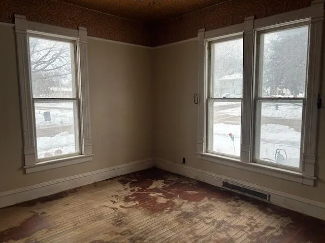 $174,900 | 300 West Chestnut Street, Burlington, WI 53105